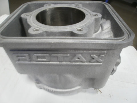 8r923